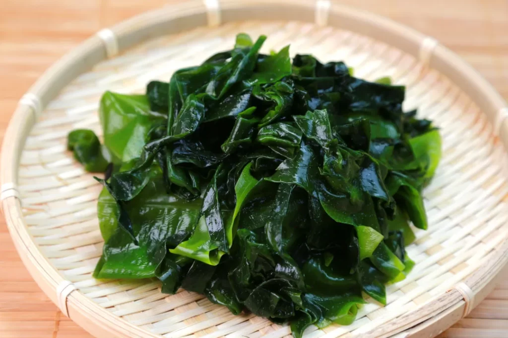 Seaweed is a good source of fibers.