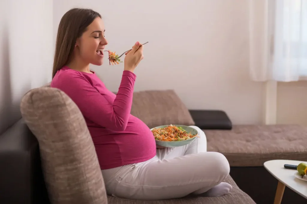 A pregnant lady having healthy diet. 
